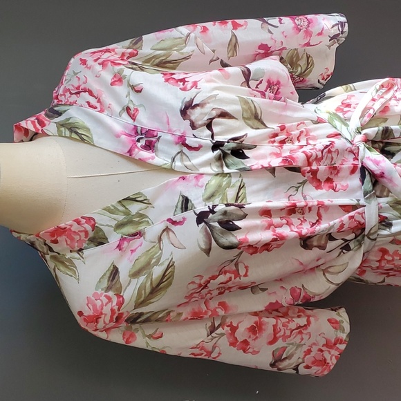 Show me your Mumu woman's floral belted robe os - Picture 3 of 10